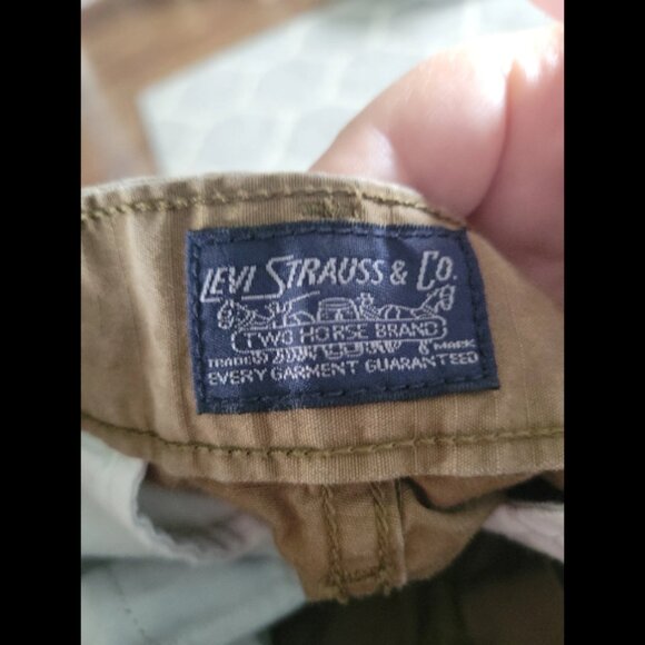 Mens szie 30 Levi Cargo Shorts - Picture 3 of 6